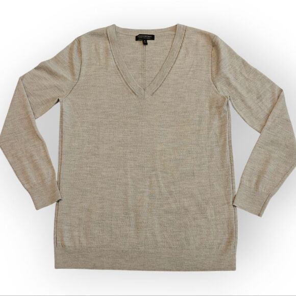 NWOT BANANA REPUBLIC EXTRA FINE MERINO WOOL LIGHT GRAY V NECK SWEATER SIZE S - Picture 2 of 6